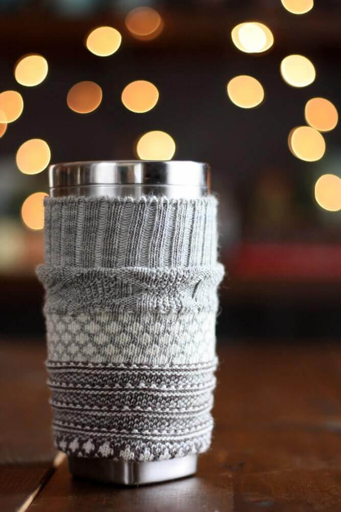 How to make a travel coffee mug cozy from a sock #coffeecozy #homemadegifts